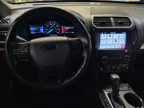 Used 2017 Ford Explorer XLT w/ Equipment Group 201A FWD image 22