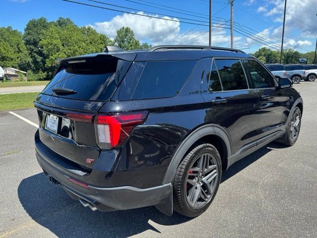 Used 2025 Ford Explorer ST AWD/4WD image 8