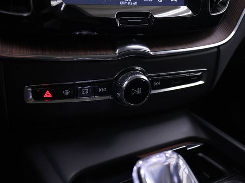 Used 2023 Volvo XC60 B5 Ultimate w/ Climate Package AWD/4WD image 9
