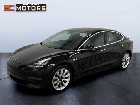 Used 2019 Tesla Model 3 Standard Range image 1