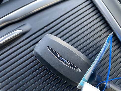 Used 2024 Chrysler Pacifica Touring-L image 28