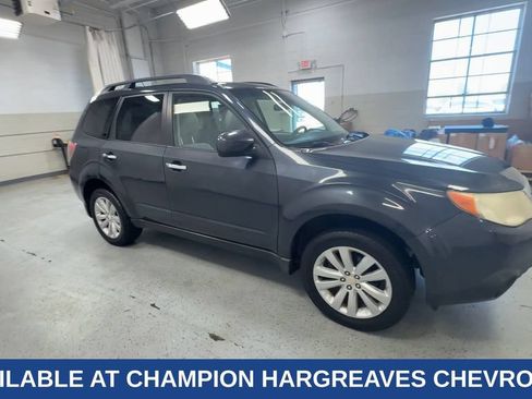 Used 2011 Subaru Forester 2.5X Premium w/ All-Weather Pkg AWD/4WD image 2