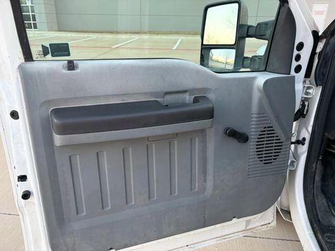 Used 2013 Ford F350 XL w/ Camper Pkg image 11