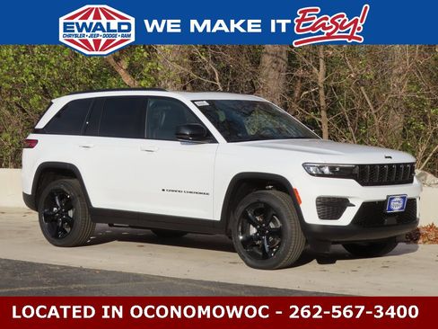 New 2025 Jeep Grand Cherokee Altitude image 1