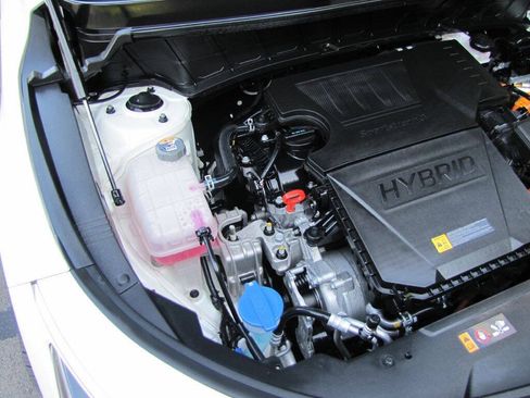 Used 2024 Kia Niro LX FWD image 27