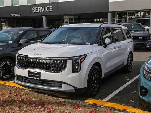 Used 2025 Kia Carnival EX image 2