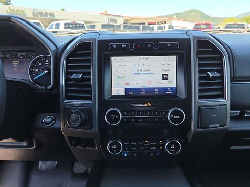 Used 2020 Ford Expedition Max XLT w/ Equipment Group 202A AWD/4WD image 24