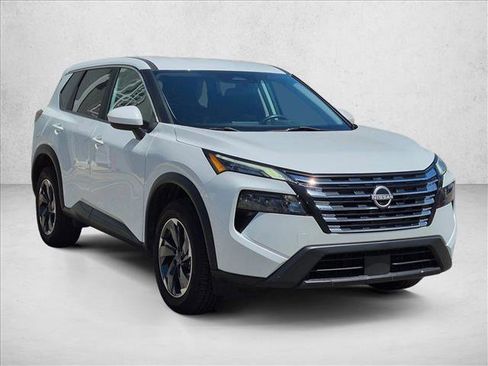 Used 2024 Nissan Rogue SV FWD image 3
