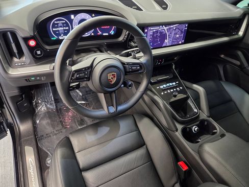 Certified 2024 Porsche Cayenne S AWD/4WD image 4