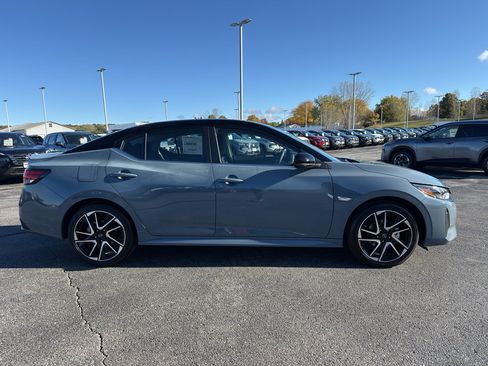 New 2025 Nissan Sentra SR image 4