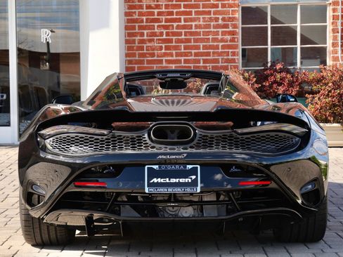Used 2026 McLaren 750S Spider RWD image 5