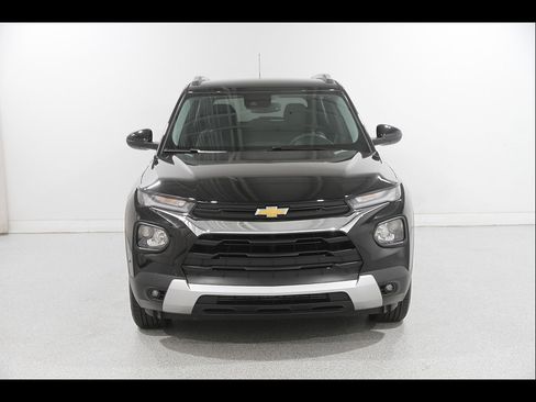 Used 2023 Chevrolet TrailBlazer LT w/ Convenience Package AWD/4WD image 2