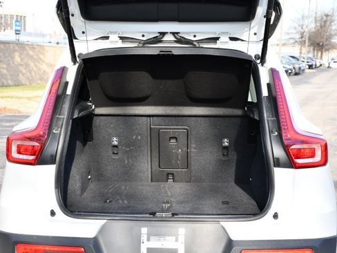 Certified 2025 Volvo XC40 B5 Plus image 22