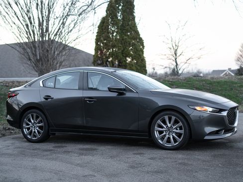 Used 2019 MAZDA MAZDA3 Sedan w/ Select Package image 4
