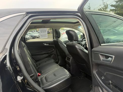 Used 2018 Ford Edge Titanium w/ Equipment Group 301A AWD/4WD image 30