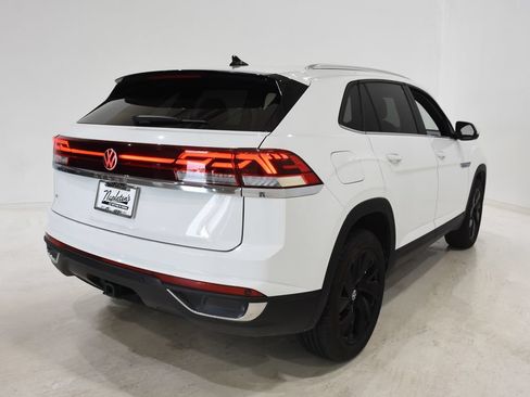 Used 2025 Volkswagen Atlas Cross Sport SE FWD image 4