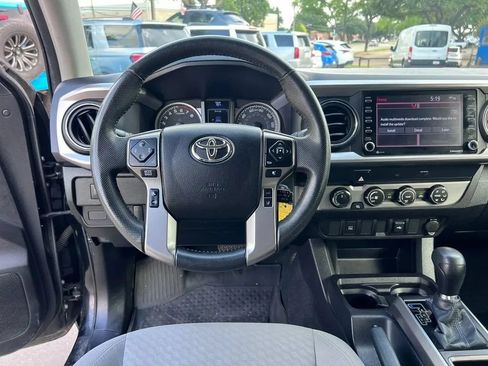 Used 2022 Toyota Tacoma SR5 w/ SR5 Appearance Package (SM) AWD/4WD image 38