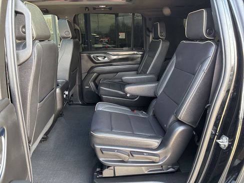 Used 2022 GMC Yukon XL SLT w/ SLT Premium Package image 51