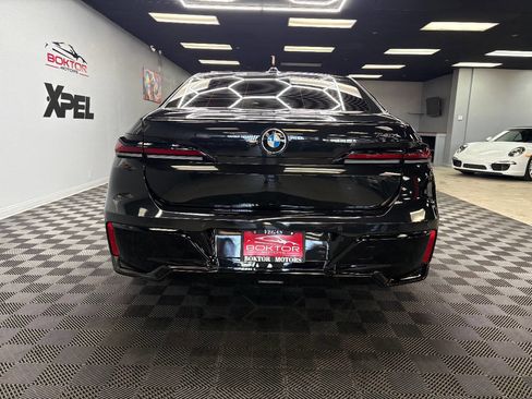 Used 2025 BMW 740i w/ Premium Package image 12