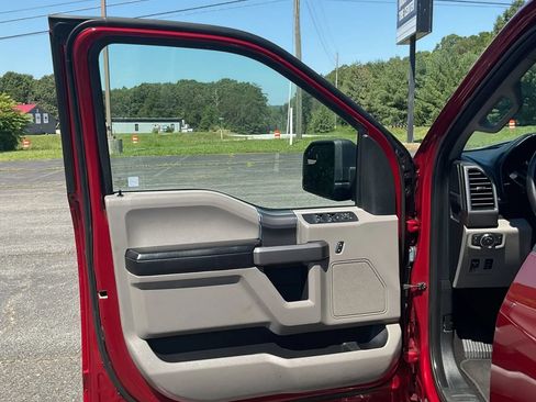 Used 2019 Ford F150 XLT w/ Equipment Group 302A Luxury AWD/4WD image 17