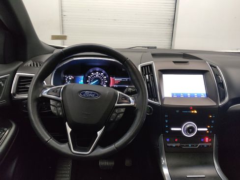 Used 2020 Ford Edge Titanium w/ Equipment Group 301A FWD image 22