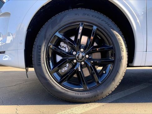 New 2025 Land Rover Discovery Sport S image 17