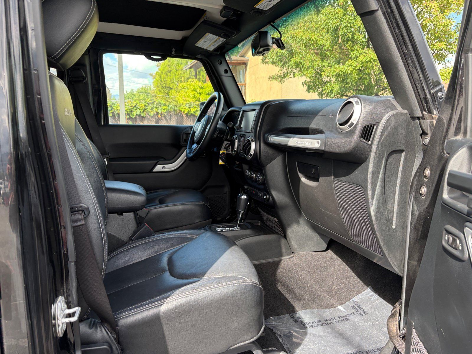 Used 2017 Jeep Wrangler Unlimited Sahara w/ Connectivity Group AWD/4WD image 26