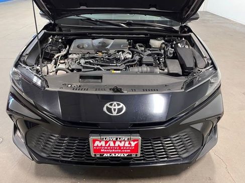 Used 2025 Toyota Camry SE image 9