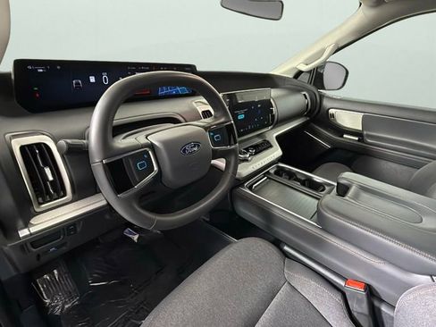 Used 2025 Ford Expedition Max Active image 18