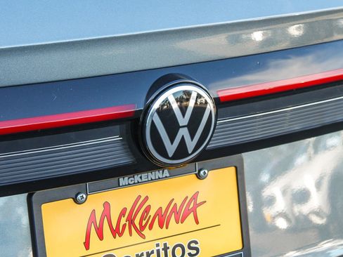 Used 2025 Volkswagen Taos SE image 11