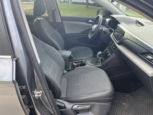 Certified 2023 Volkswagen Taos SE w/ Panoramic Sunroof Package FWD image 28