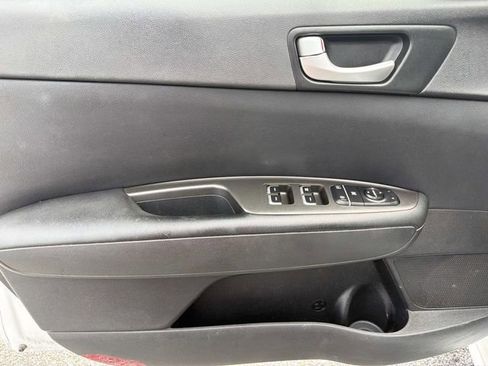 Used 2018 Kia Optima S FWD image 19