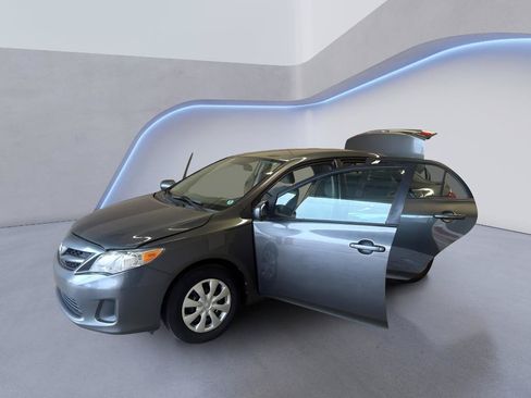 Used 2011 Toyota Corolla LE FWD image 11