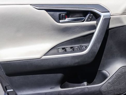 Used 2019 Toyota RAV4 Limited w/ Carpet Mat Package FWD image 22