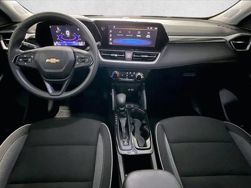 Used 2025 Chevrolet TrailBlazer LS FWD image 16