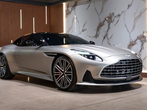 Used 2024 Aston Martin DB12 Coupe RWD image 3
