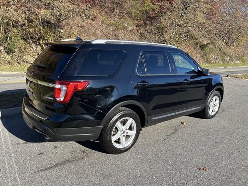 Used 2018 Ford Explorer XLT w/ Equipment Group 201A image 8