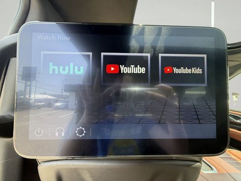 Certified 2024 GMC Yukon Denali Ultimate image 3