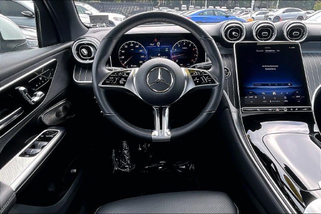 Used 2026 Mercedes-Benz GLC 300 4MATIC image 4