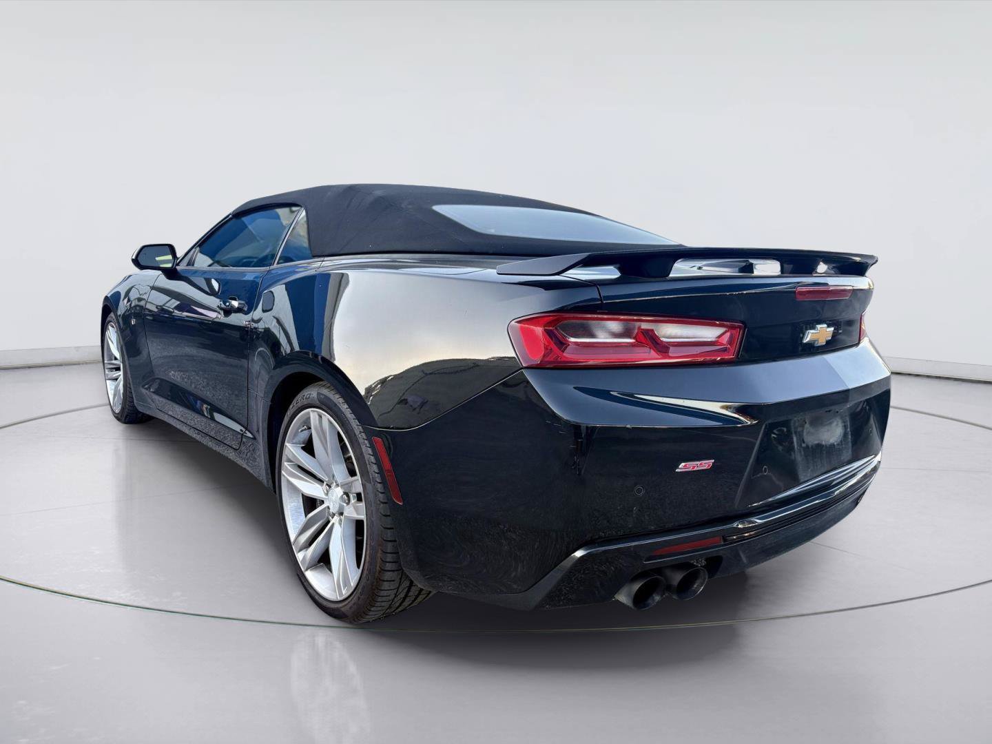 Used 2017 Chevrolet Camaro SS RWD image 7