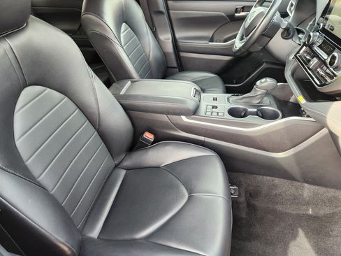 Used 2024 Toyota Highlander XSE image 14