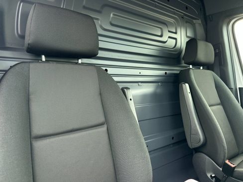 Used 2025 Mercedes-Benz Sprinter 2500 image 16