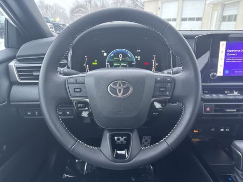 Used 2025 Toyota Camry SE image 21