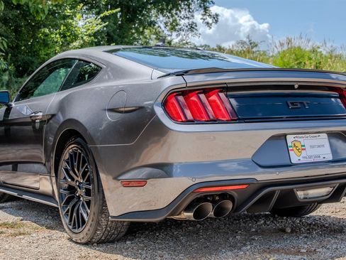 Used 2021 Ford Mustang GT RWD image 3