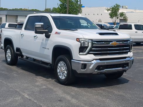 Used 2024 Chevrolet Silverado 2500 LTZ w/ LTZ Convenience Package AWD/4WD image 2