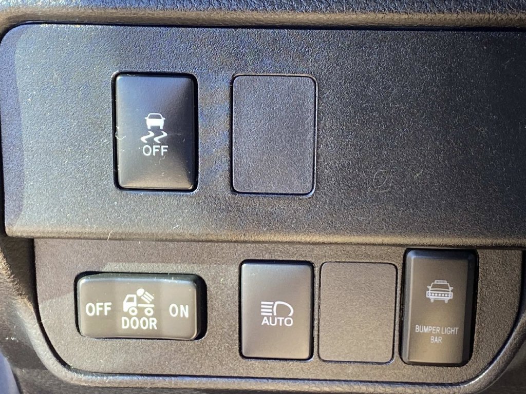 Used 2022 Toyota Tacoma SR5 AWD/4WD image 21
