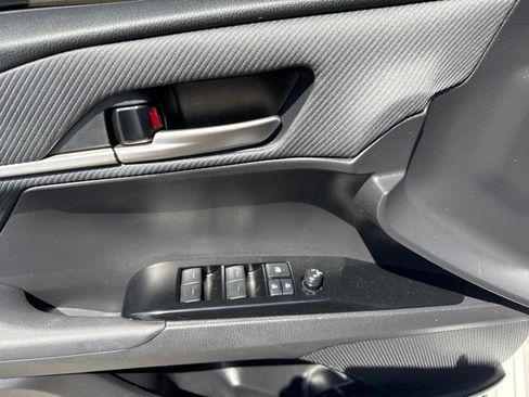 Used 2025 Toyota Camry SE FWD image 7