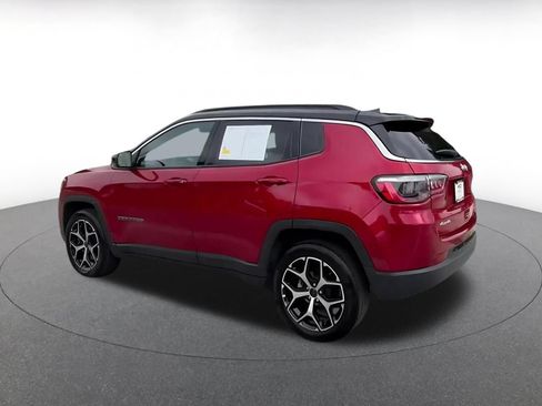 Used 2025 Jeep Compass Limited AWD/4WD image 10