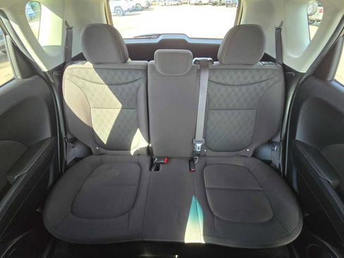 Used 2018 Kia Soul FWD image 18