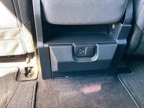 Used 2021 Ford F150 XLT image 25